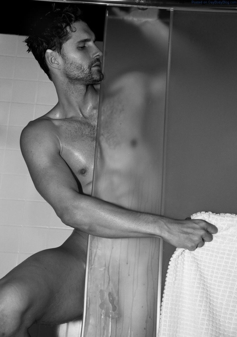 Naked guys Thomas Skolowel