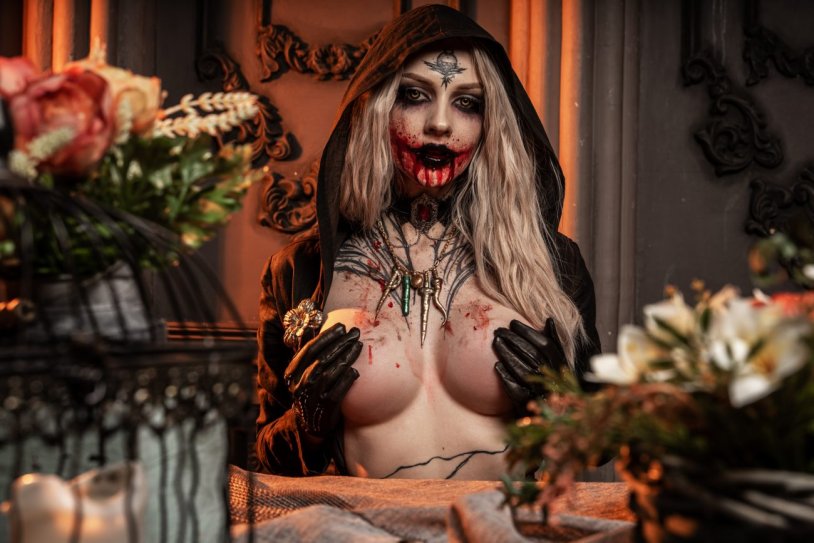 Xenon cosplayer Alin Ma Naked