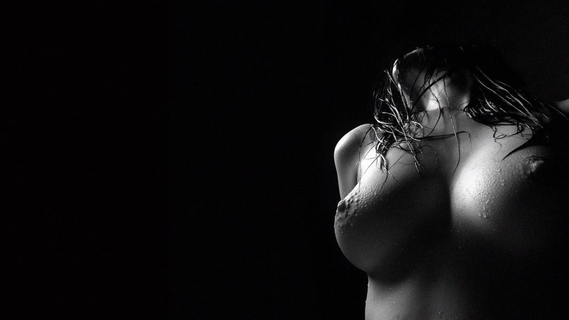 Erotic screensavers on the desktop