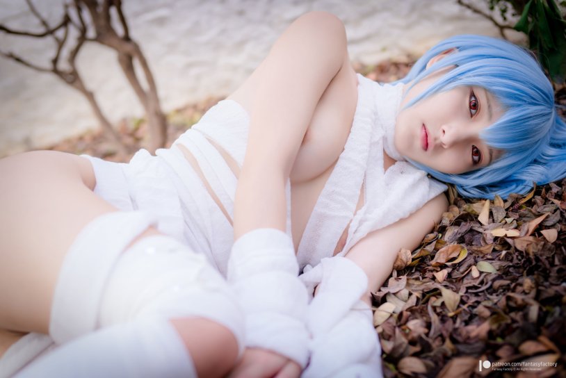 Ayanami Ray Naked Cosplay