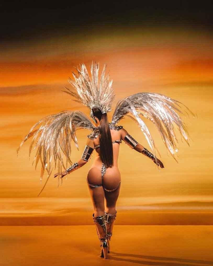 Vivian Araujo and Paoll Oliveira on the Carnival