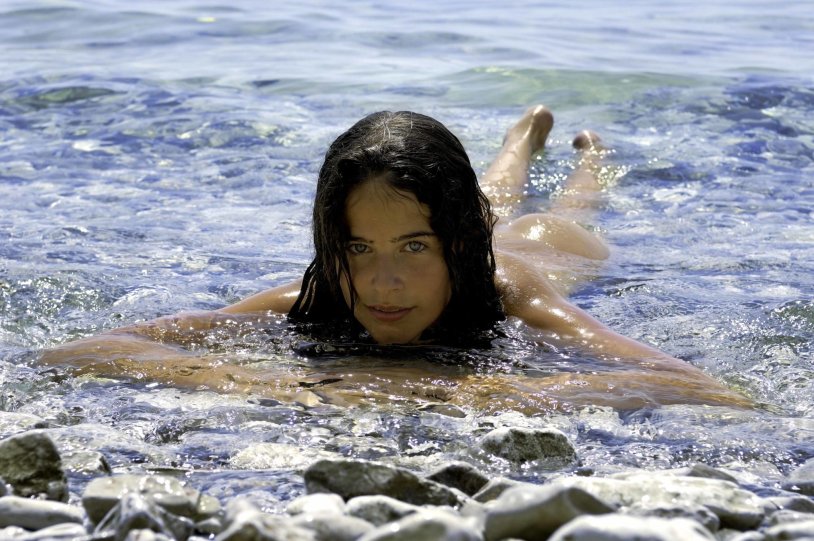 Girls Testaments at sea