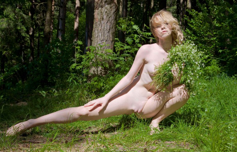 ShowyBeauty nude Anita in nature