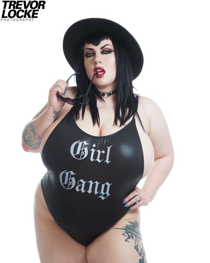 Amy Villainous in a swimsuit