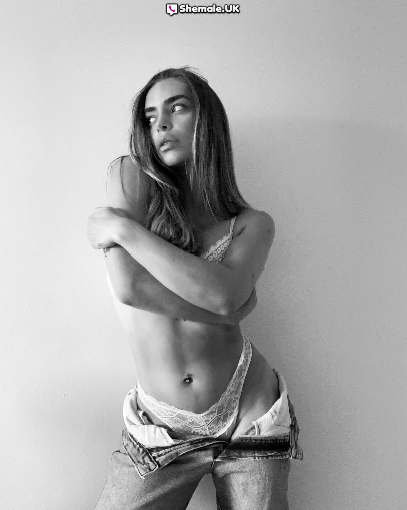 Model tests Bella Hadid