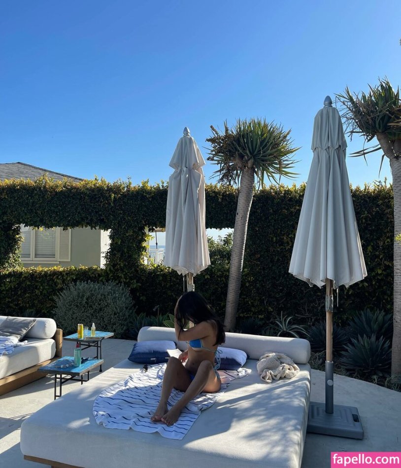 Courtney Kardashian boobs