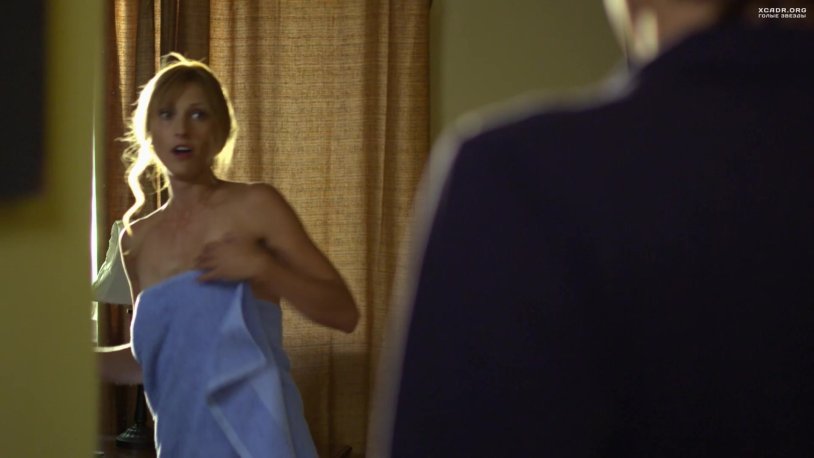 A towel fell from the girl nude