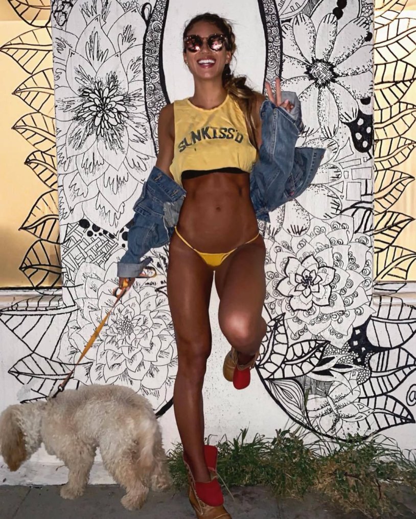 Karina Elle Fitness Model